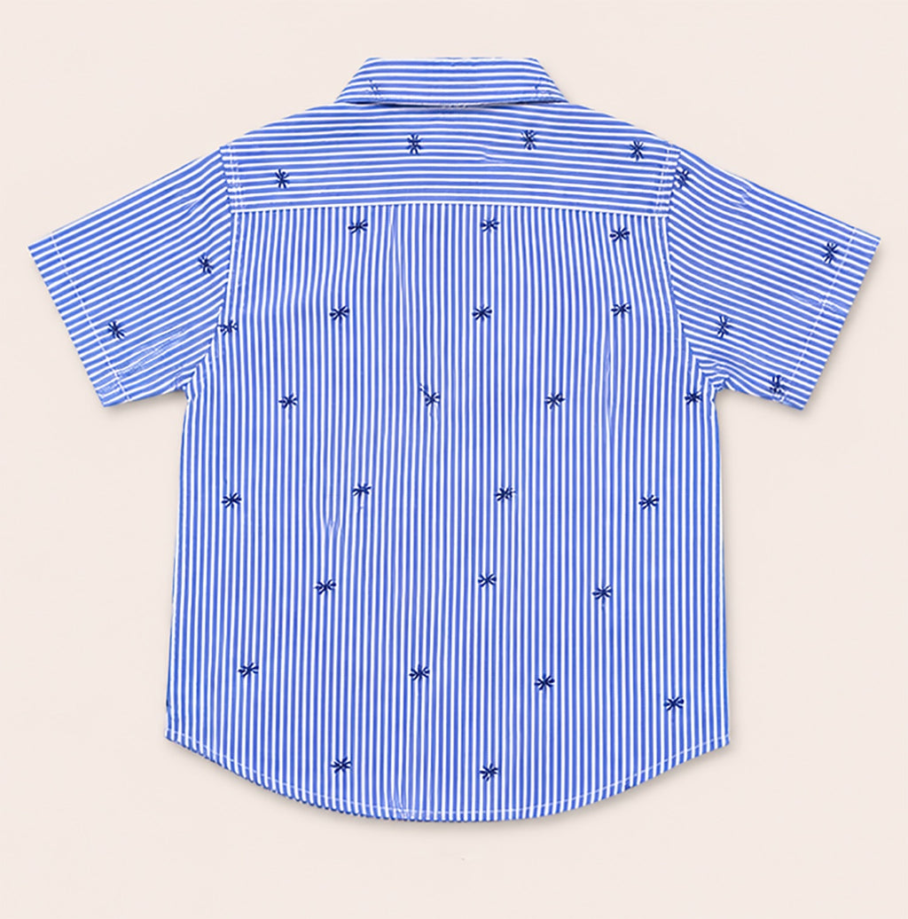 Back view of a light blue and white striped kids short-sleeve button-down shirt showing the repeating small navy palm tree pattern.